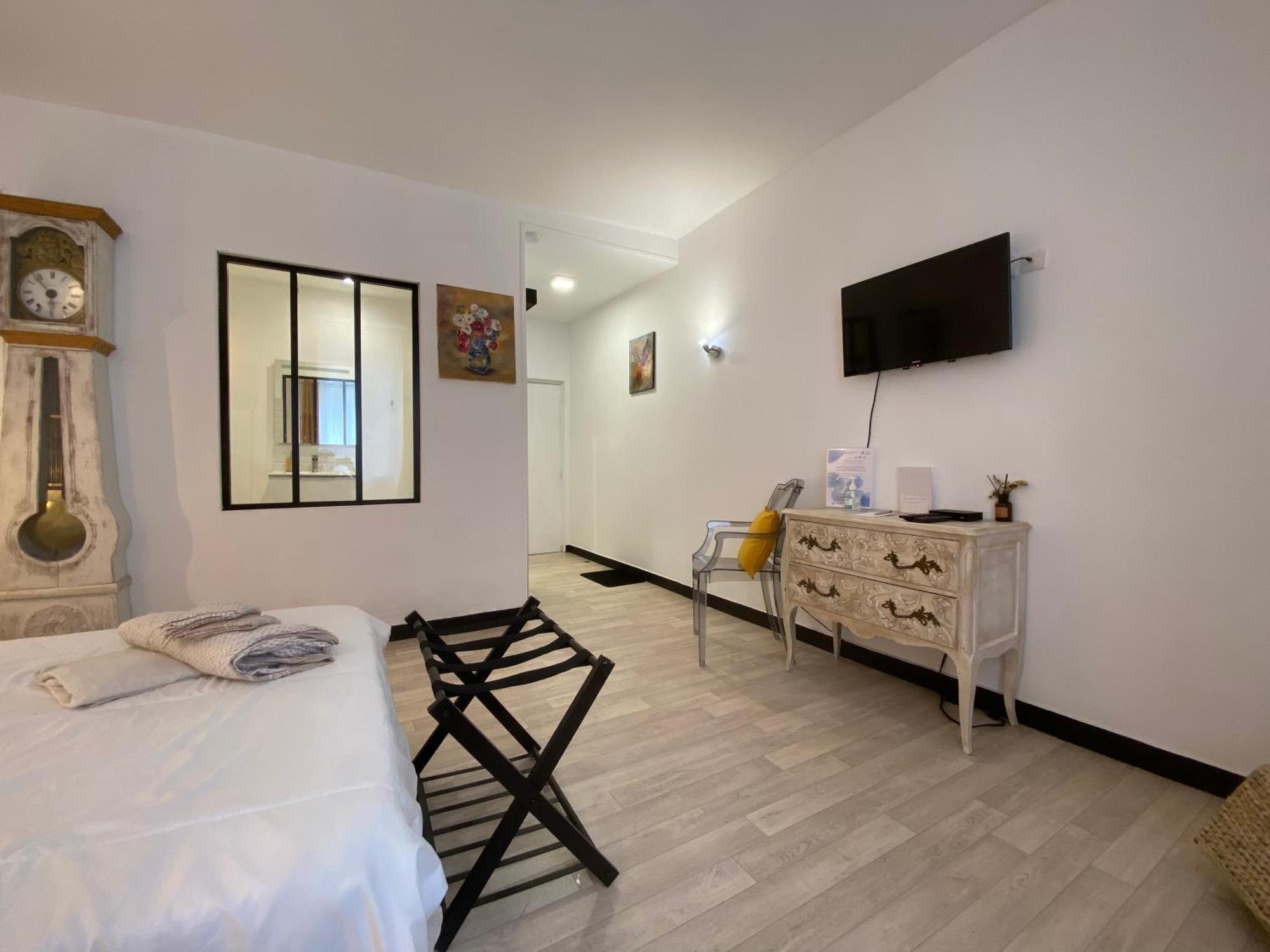 Chambre & Salle De Bain Privee - Lv 33 Argenton Sur Creuse Exterior photo